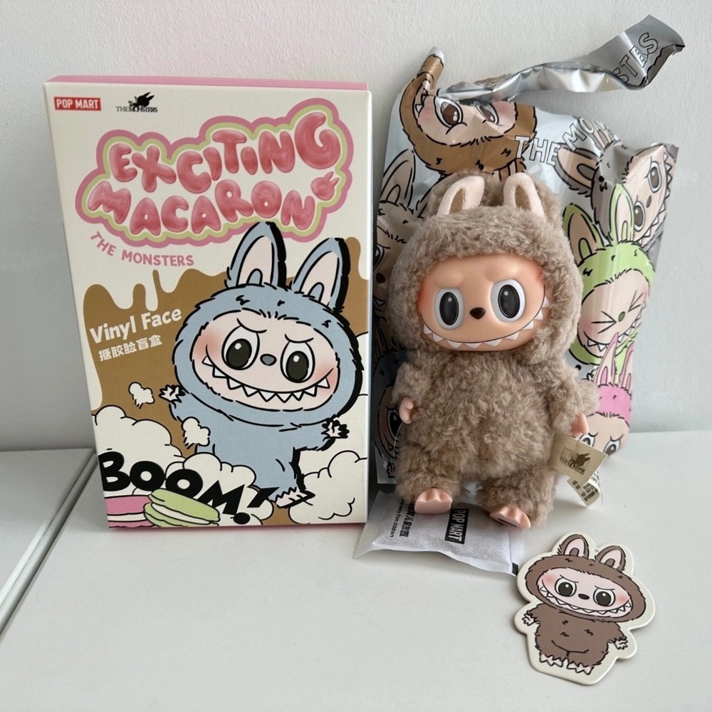 authentic Labubu - exciting vinyl face macaron(toffee) - Picture 3 of 7